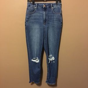 American Eagle Distressed Curvy Mom Jeans Size 6